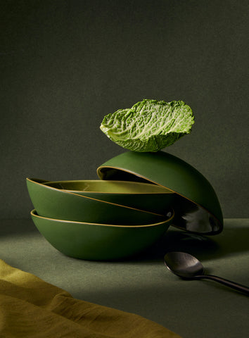 handmade, artisan made, matte green/ glazed green,, matte finish, plate, dessert plate, assiette à dessert, bicolor, vert mat/ vert brillant,, artisan made, fait à la main, arisanal, intemporel, design, dadasi, gharyan stoneware, ethically made, ethique, fair trade, commerce équitable, soup bowl, bol à soupe, poke bowl