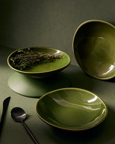 handmade, artisan made, matte green/ glazed green,, matte finish, plate, dessert plate, assiette à dessert, bicolor, vert mat/ vert brillant,, artisan made, fait à la main, arisanal, intemporel, design, dadasi, gharyan stoneware, ethically made, ethique, fair trade, commerce équitable