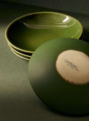 handmade, artisan made, matte green/ glazed green,, matte finish, plate, dessert plate, assiette à dessert, bicolor, vert mat/ vert brillant,, artisan made, fait à la main, arisanal, intemporel, design, dadasi, gharyan stoneware, ethically made, ethique, fair trade, commerce équitable