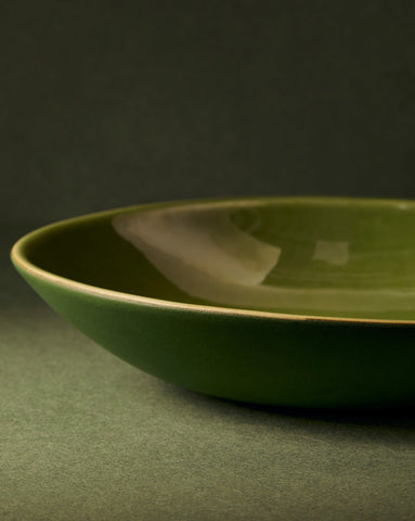 handmade, artisan made, matte green/glazed green, matte finish, plate, dinner plate, pasta plate, salad plate, assiette à diner, assiette à pate, salad plate, vert mat/vert brillant, artisan made fait à la main, arisanal, intemporel, design, dadasi, gharyan stoneware, ethically made, ethique, fair trade, commerce équitable