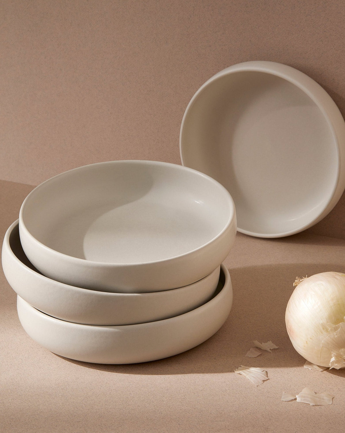 handmade, artisan made, matte WHITE, matte finish, plate, dinner plate, pasta plate, salad plate, assiette à diner, assiette à pate, salad plate, blanc mat, artisan made fait à la main, arisanal, intemporel, design, EDAN, gharyan stoneware, ethically made, ethique, fair trade, commerce équitable