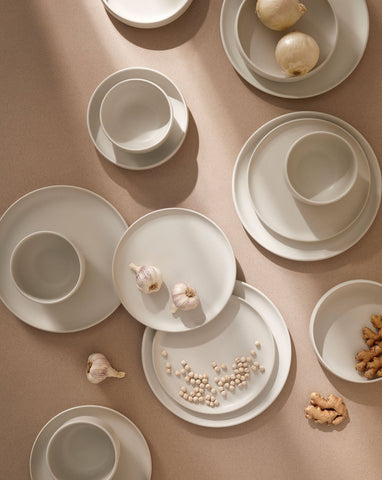 handmade, artisan made, matte white, matte finish, plate, dinner plate, flat plate, assiette plate, assiette à diner, blanc mat, artisan made fait à la main, arisanal, intemporel, design, le gourmand, gharyan stoneware, ethically made, ethique, fair trade, commerce équitable, dinnerware, service de vaisselle, dinner set, dinnerware set, le gourmand, ensemble de vaissellelle