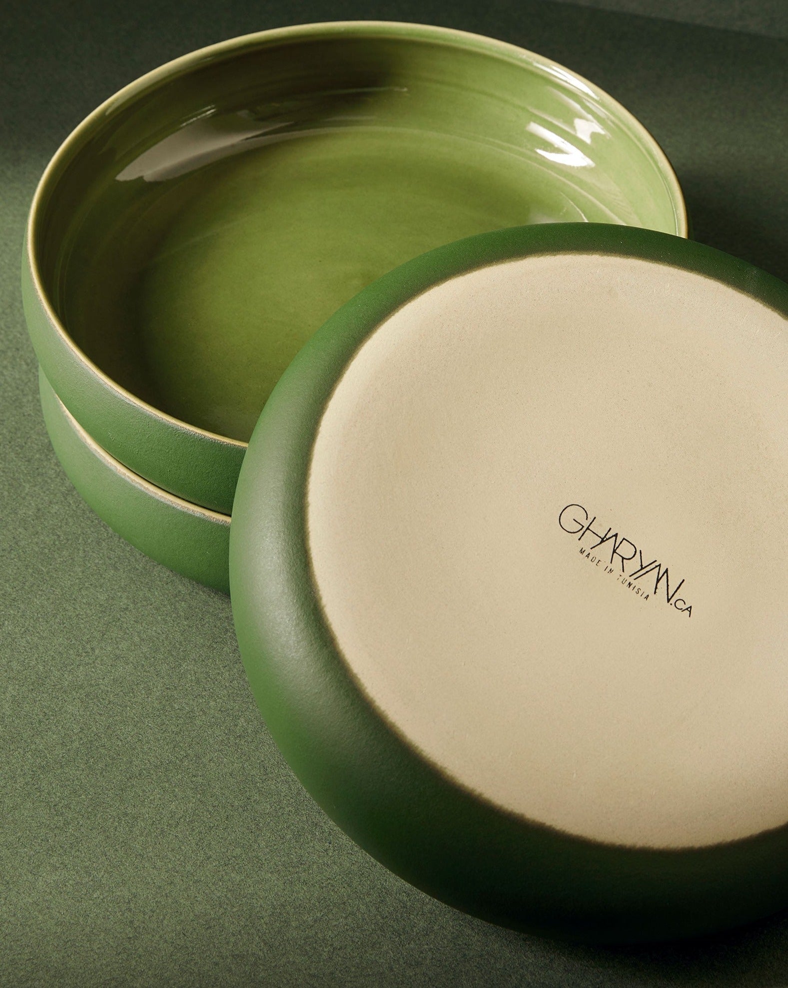 handmade, artisan made, matte green/glazed green, matte finish, plate, dinner plate, pasta plate, salad plate, assiette à diner, assiette à pate, salad plate, vert mat/vert brillant, artisan made fait à la main, arisanal, intemporel, design, EDAN, gharyan stoneware, ethically made, ethique, fair trade, commerce équitable