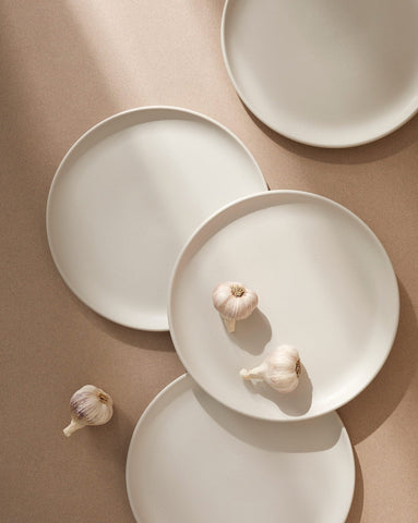 handmade, artisan made, matte white, matte finish, plate, dinner plate, flat plate, assiette plate, assiette à diner, BLANC mat, artisan made fait à la main, arisanal, intemporel, design, EDAN, gharyan stoneware, ethically made, ethique, fair trade, commerce équitable