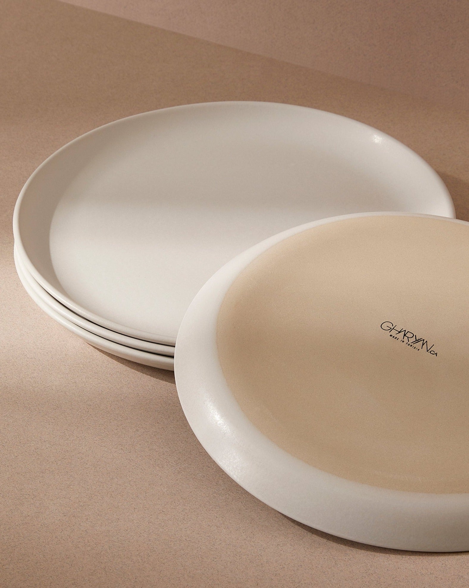 handmade, artisan made, matte white, matte finish, plate, dinner plate, flat plate, assiette plate, assiette à diner, BLANC mat, artisan made fait à la main, arisanal, intemporel, design, EDAN, gharyan stoneware, ethically made, ethique, fair trade, commerce équitable