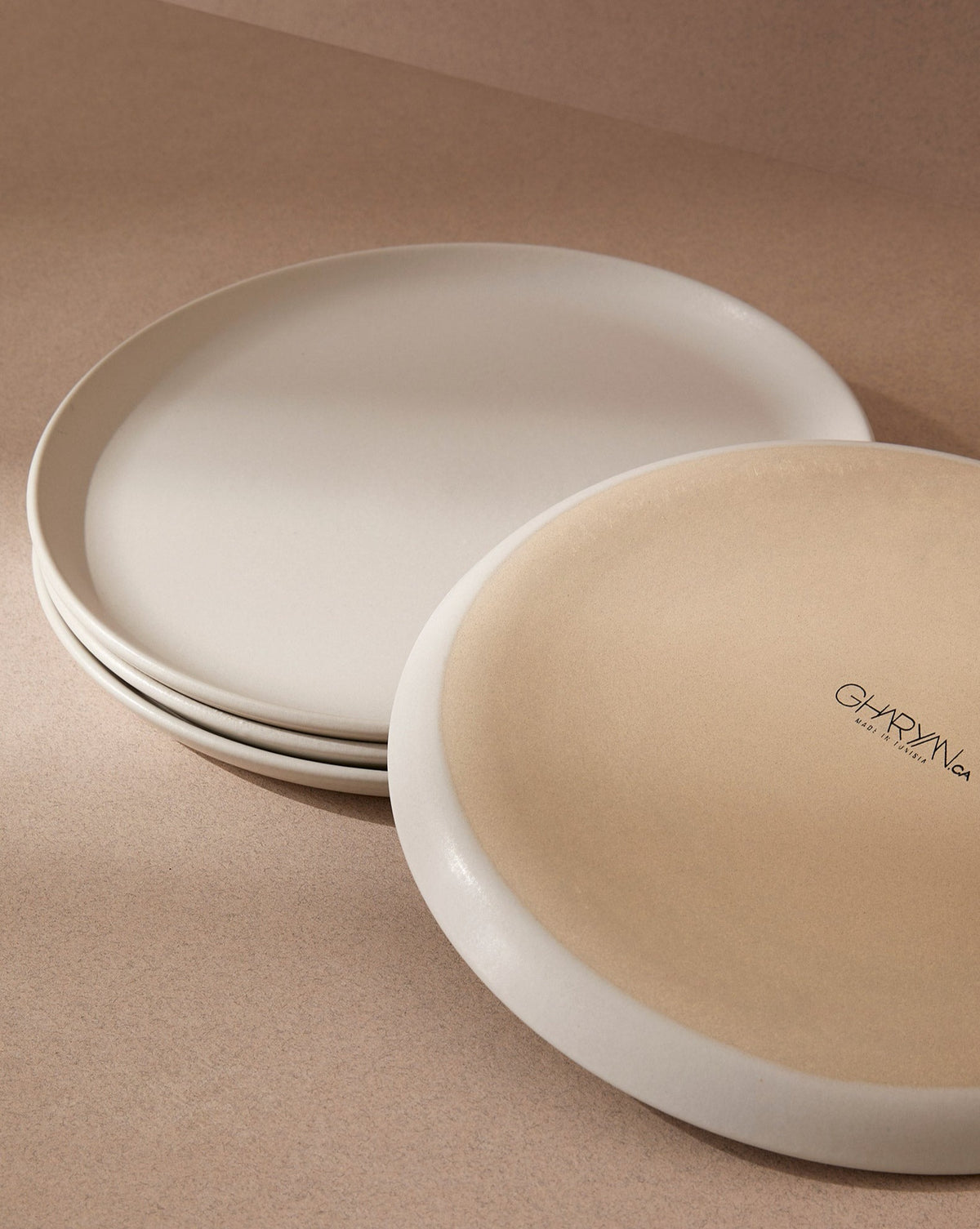 handmade, artisan made, matte white, matte finish, plate, dinner plate, flat plate, assiette plate, assiette à diner, BLANC mat, artisan made fait à la main, arisanal, intemporel, design, EDAN, gharyan stoneware, ethically made, ethique, fair trade, commerce équitable