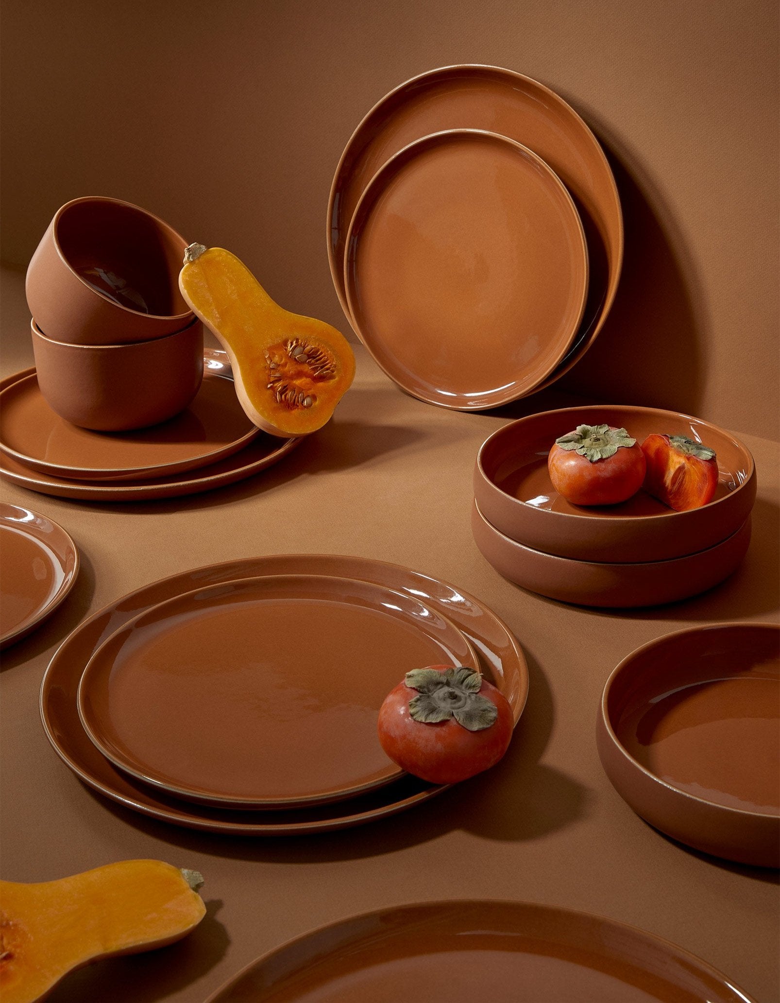 handmade, artisan made, matte terracotta/glazed terracotta, matte finish, plate, dinner plate, flat plate, assiette plate, assiette à diner, terracotta mat/terracotta brillant, artisan made fait à la main, arisanal, intemporel, design, le gourmand, gharyan stoneware, ethically made, ethique, fair trade, commerce équitable, dinnerware, service de vaisselle, dinner setdinnerware set, le gourmand, ensemble de vaisselle