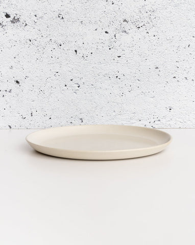 handmade, artisan made,  ivory, matte finish, plate, dinner plate, flat plate, assiette plate, assiette à diner, ivoire, artisan made fait à la main, arisanal, intemporel, design, EDAN, gharyan stoneware, ethically made, ethique, fair trade, commerce équitable