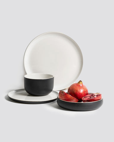 handmade, artisan made, matte black/ glazed white, matte finish, plate, dinner plate, flat plate, assiette plate, assiette à diner, noir mat/blanc brillant, artisan made fait à la main, arisanal, intemporel, design, le gourmand, gharyan stoneware, ethically made, ethique, fair trade, commerce équitable, dinnerware, service de vaisselle, dinner setdinnerware set, le gourmand, ensemble de vaisselle, dinnerware, service de vaisselle, dinner set, dinnerware set, le gourmand, ensemble de vaissellelle